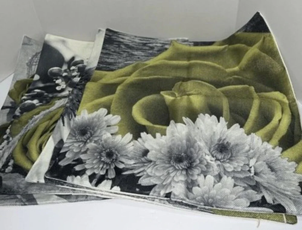Flower Throw Pillow Covers Lot Of 4 Green/white 17.5’’ X 17.5’’